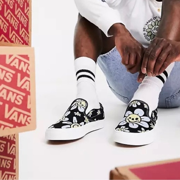 Vans TRIPPY Classic Slip-On Loafer Black w/Blue Smiling Flowers mens size7-13 - Picture 1 of 8